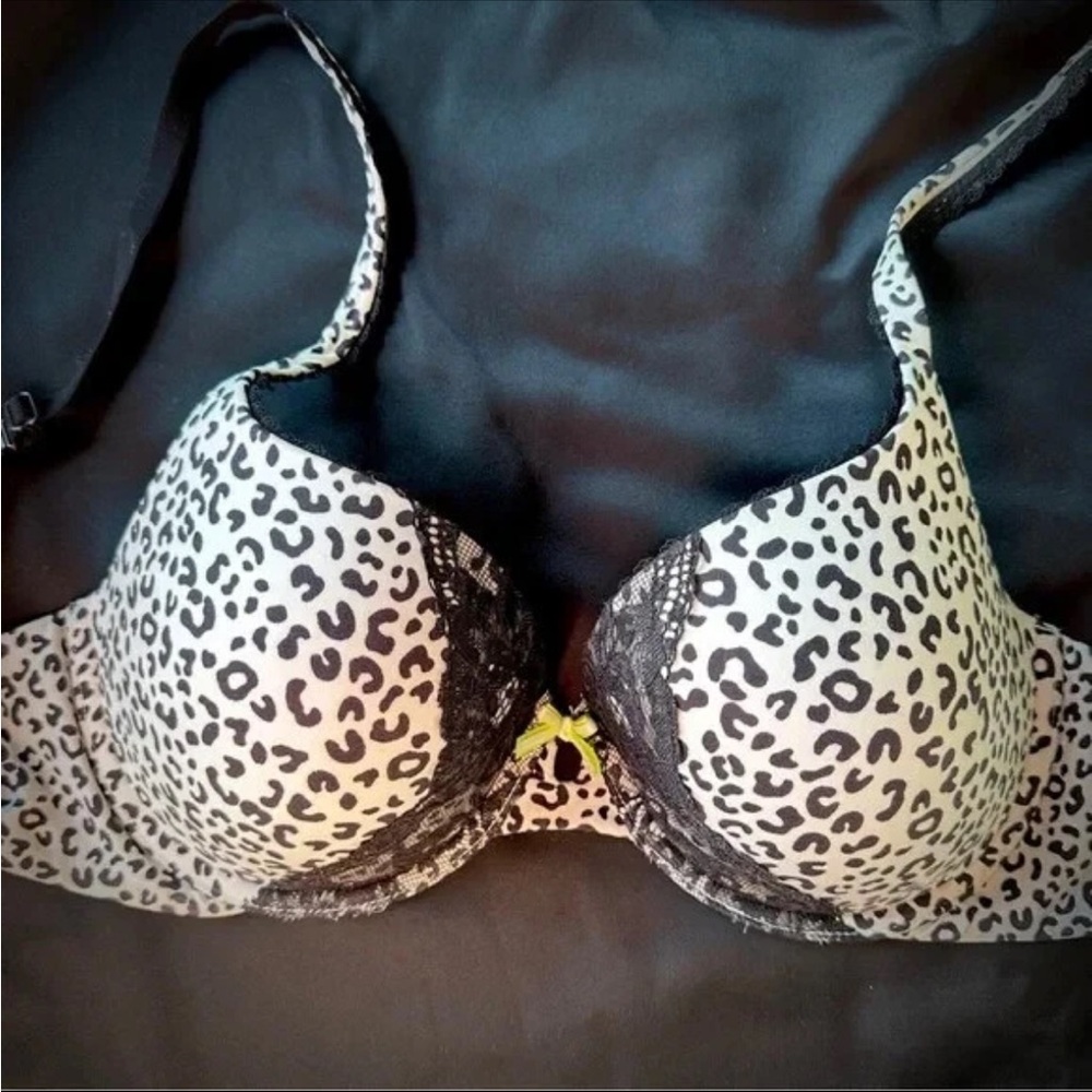 Victoria's Secret Leopard Print padded Plunge Bra Size 38C Well-Loved Pre-Owned
